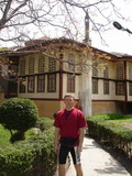 Алексей на фоне гарема (Бахчисарайский дворец)